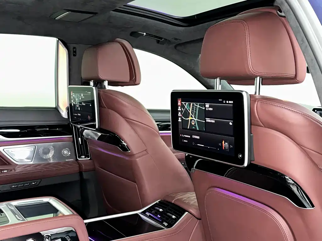 BMW 7 Series 2019 — фото 16