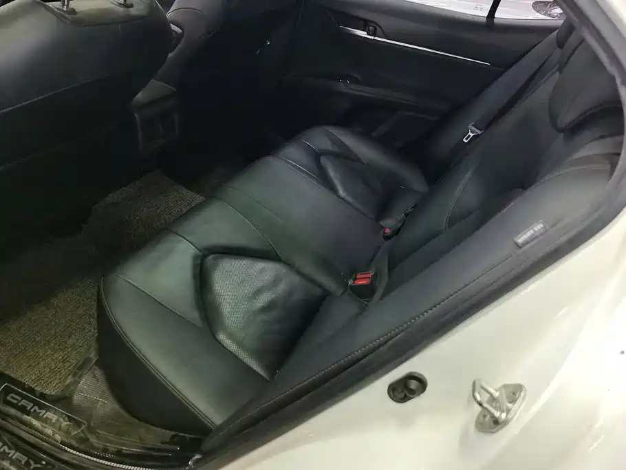 Toyota Camry 2020 — фото 11