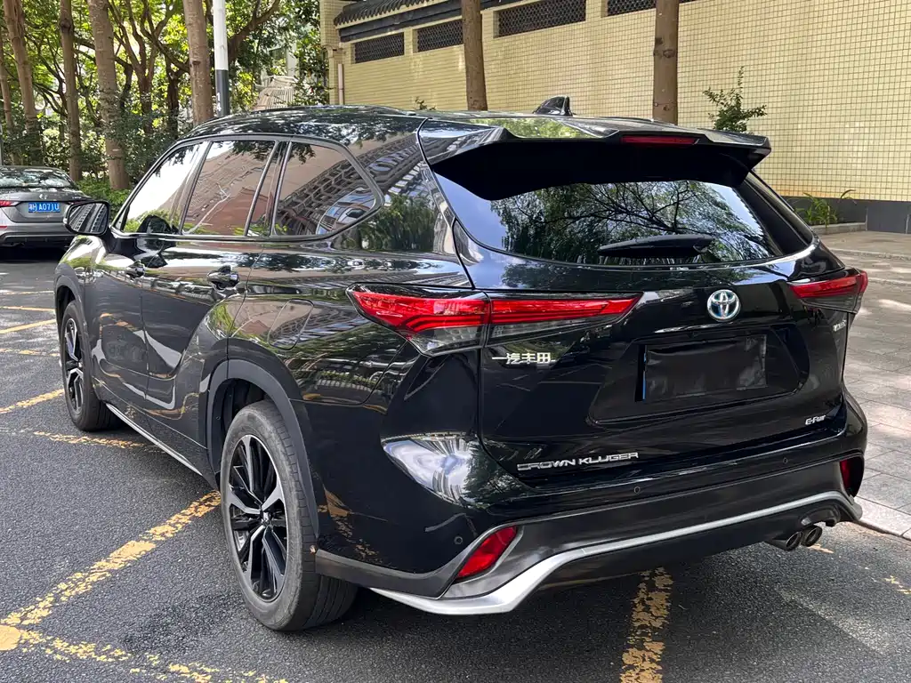 Toyota Crown Kluger 2023 — фото 19