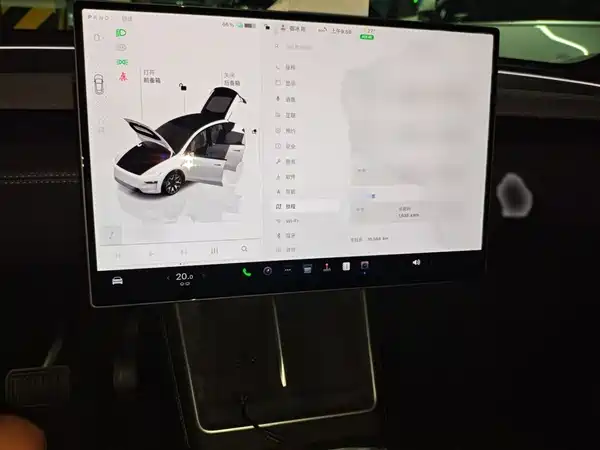 Tesla Model Y L 2025