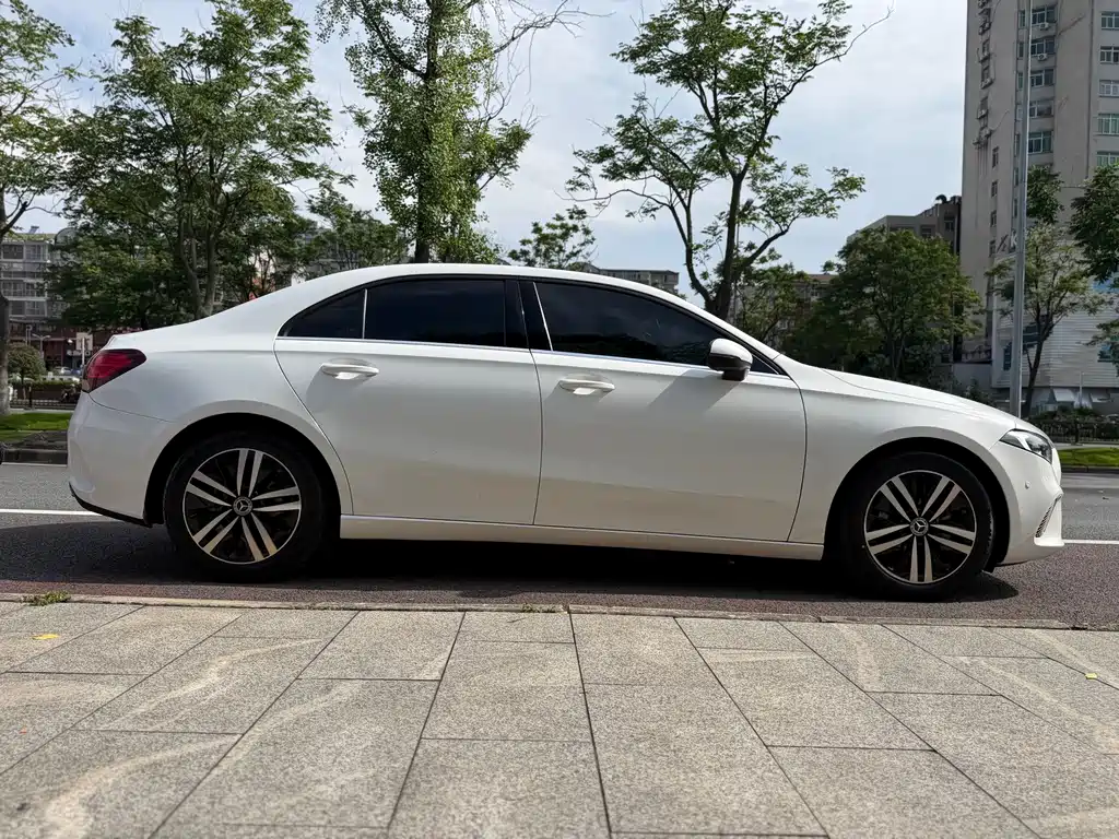 Mercedes-Benz A-Class 2022 — фото 8