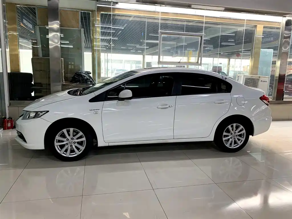Honda Civic 2015 — фото 10