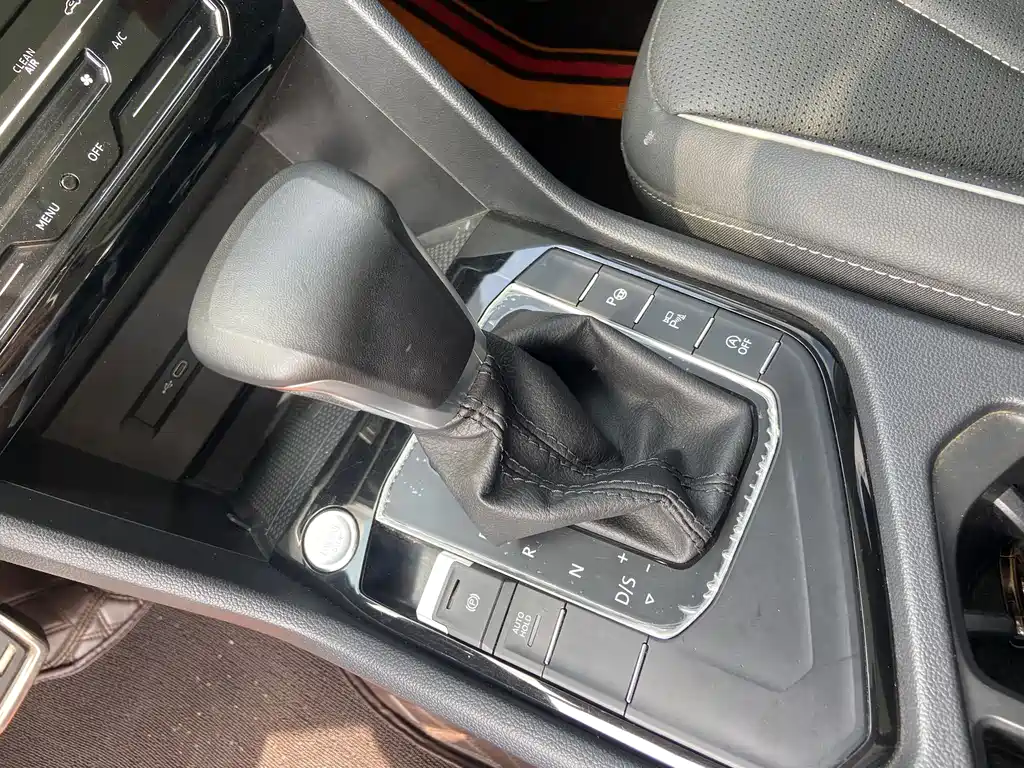 Volkswagen Tiguan L 2023 — фото 11