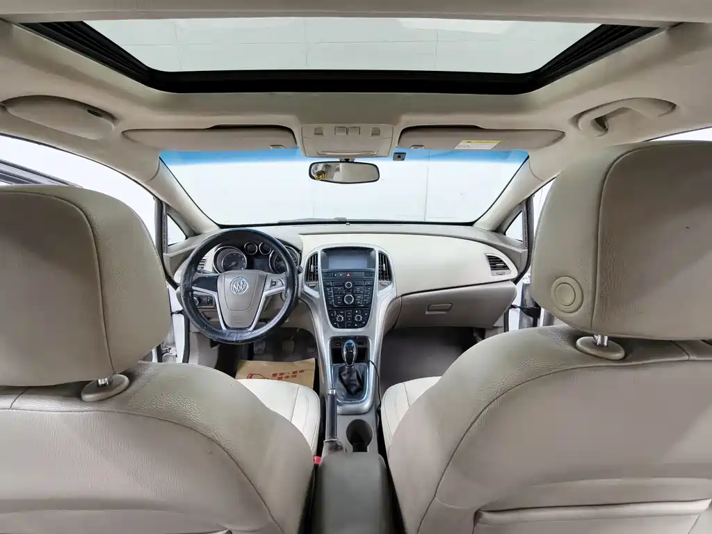 Buick Excelle 2014 — фото 10