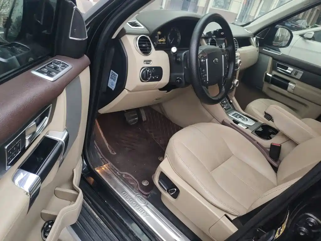 Land Rover Discovery 2015 — фото 16