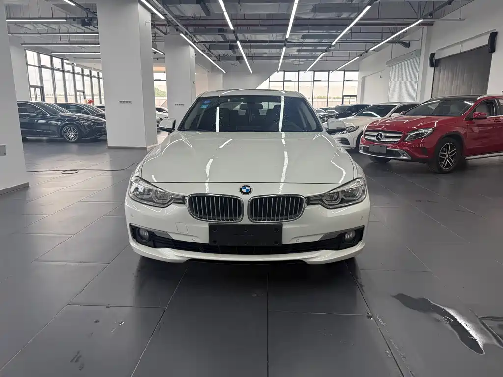 BMW 3 Series 2019 — фото 1