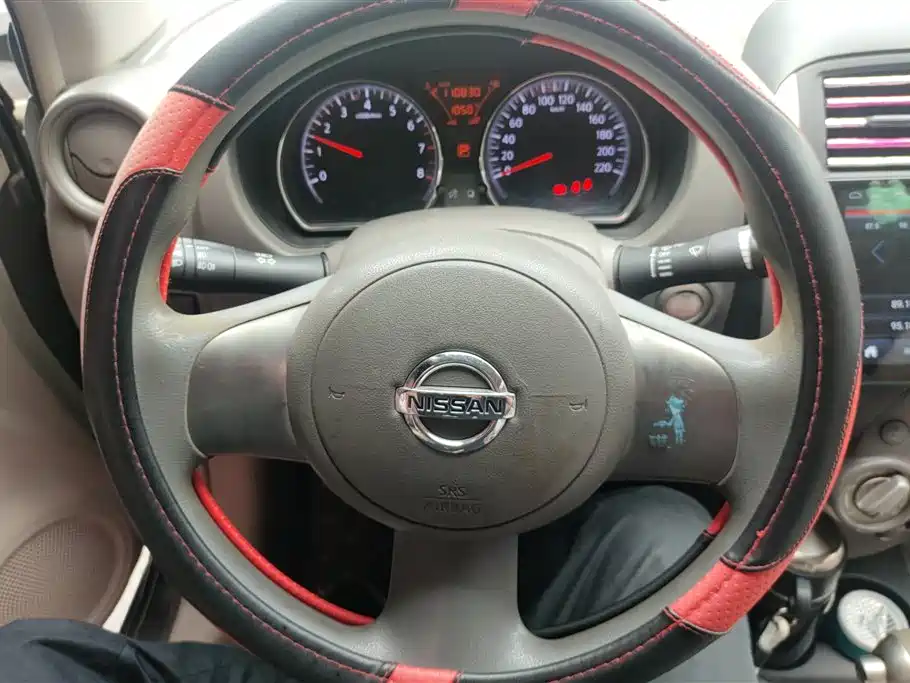 Nissan Sunny 2011 — фото 15