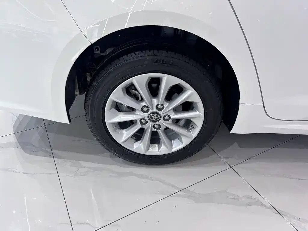 Toyota Corolla 2023 — фото 18