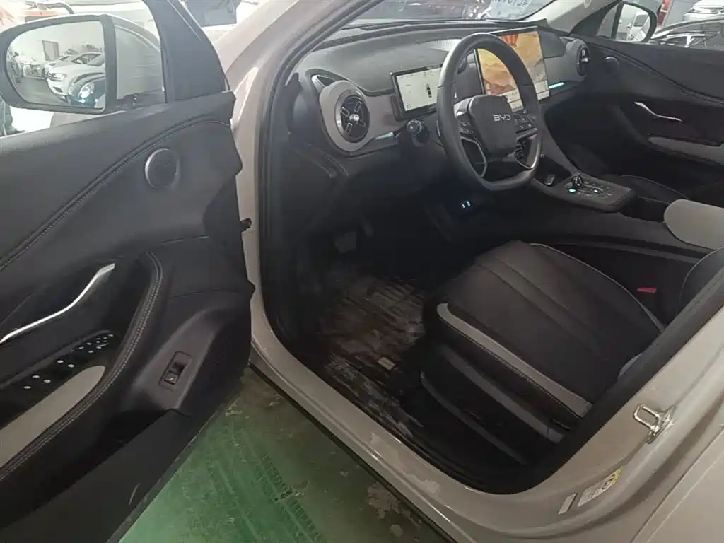 BYD Seal 05 DM-i 2025 — фото 16