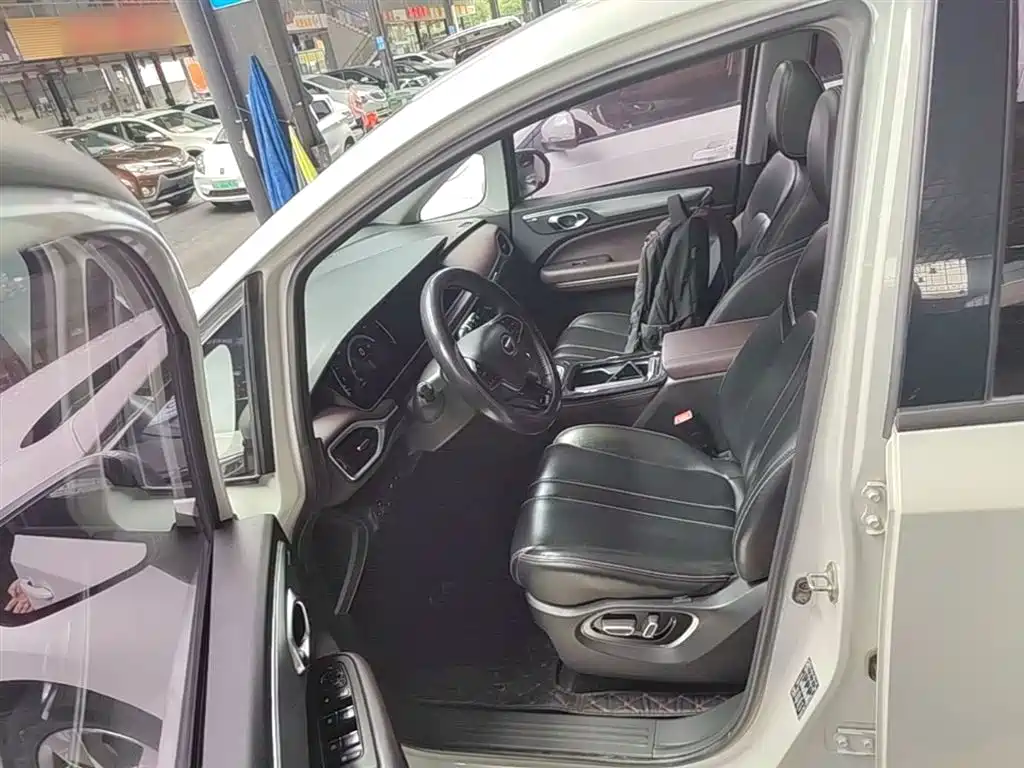 GAC Motor Trumpchi M6 2023 — фото 15