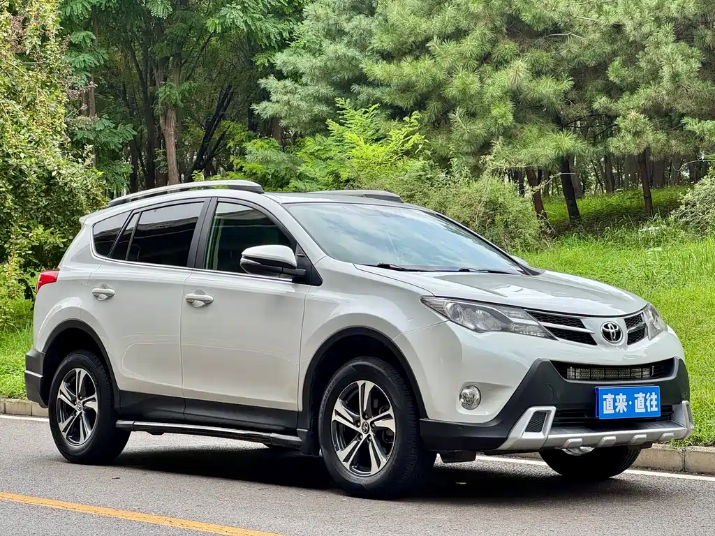 Toyota RAV4 2015 — фото 3