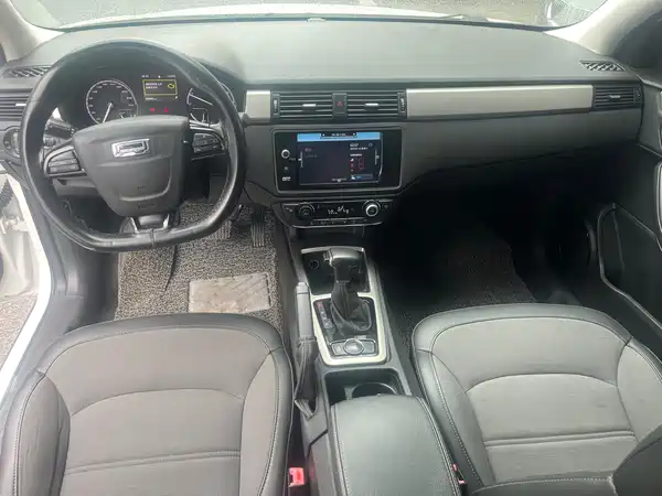 Qoros 3 2016