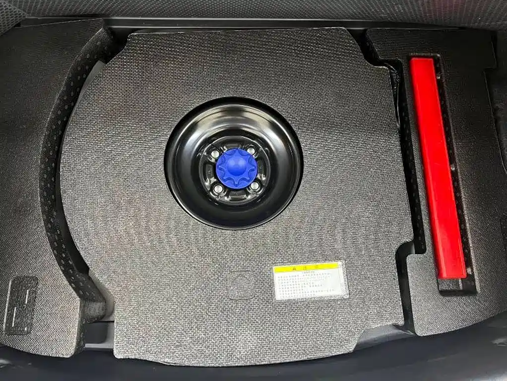 Toyota Yaris L 2022 — фото 9