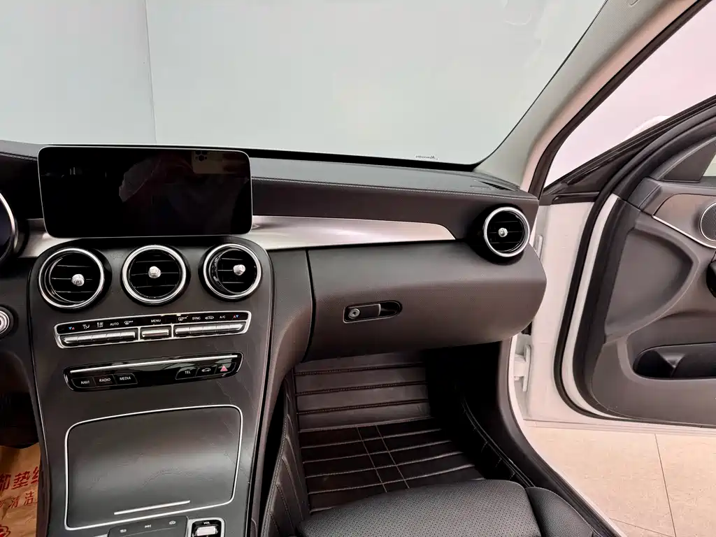 Mercedes-Benz C-Class 2020 — фото 18