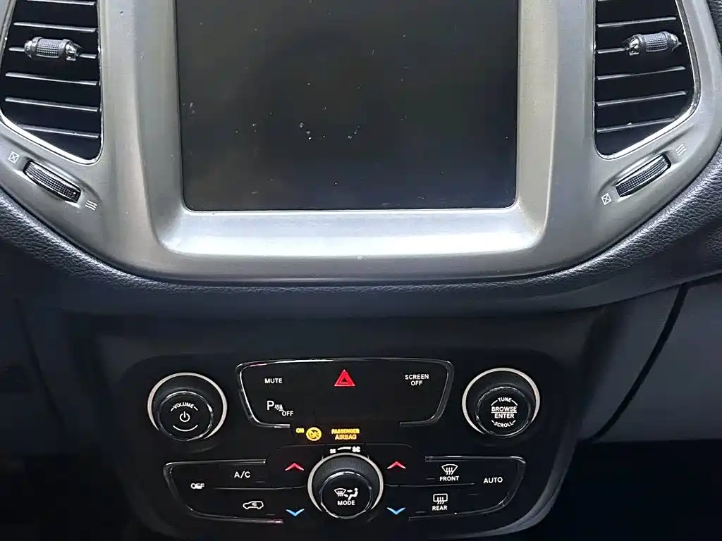 Jeep Compass 2018 — фото 15