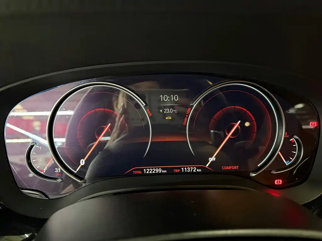 BMW 5 Series 2018 — фото 10