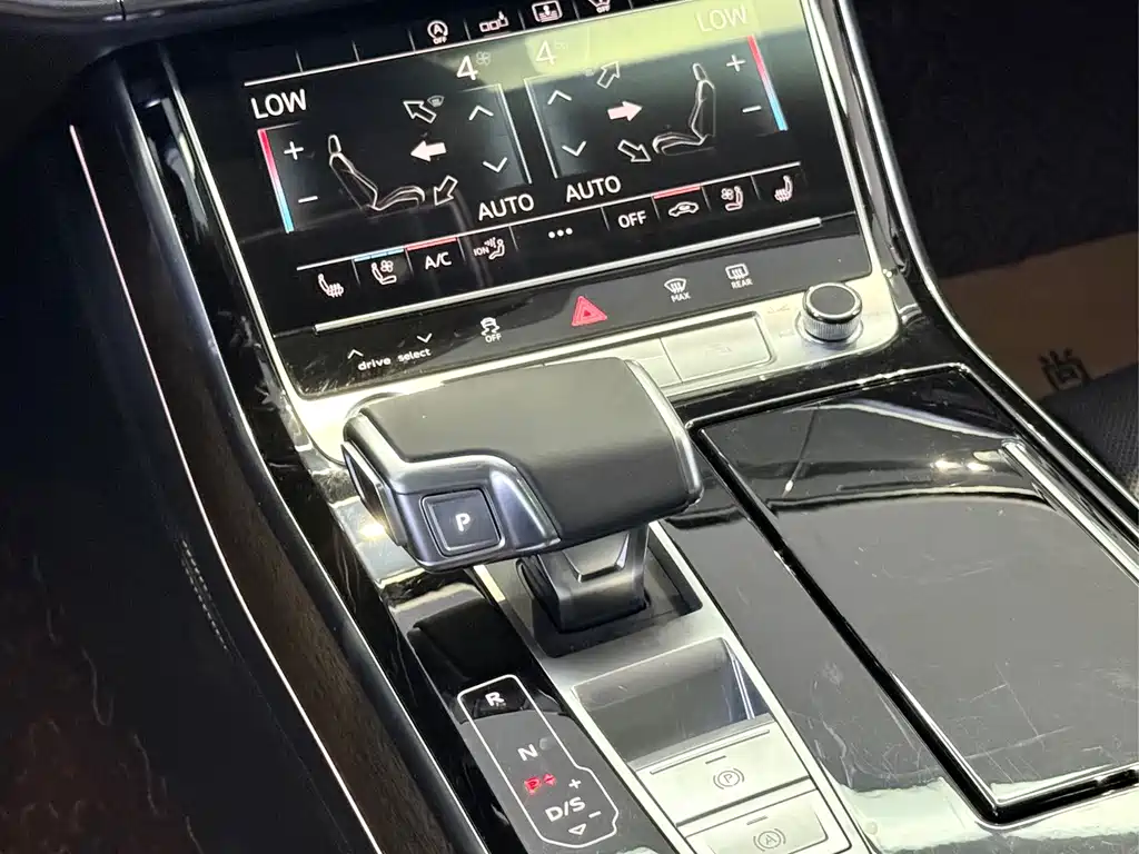 Audi A8 2020 — фото 9