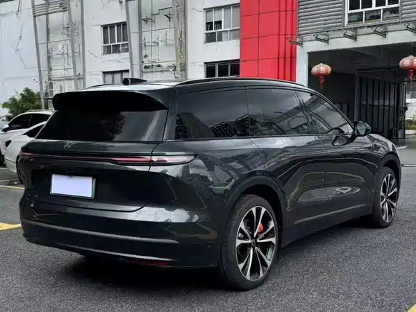 NIO ES8 2023