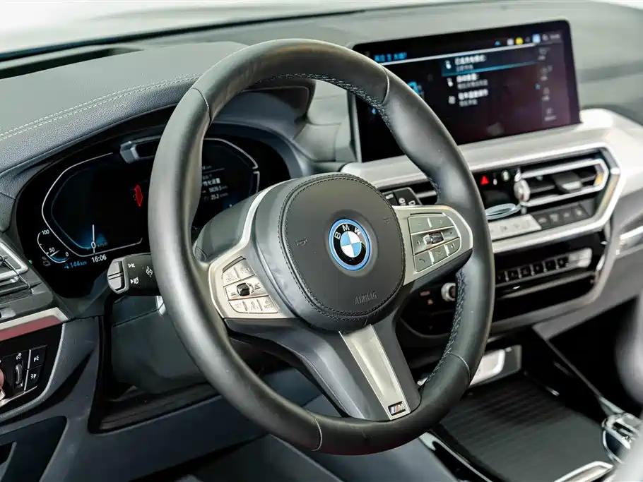 BMW iX3 2025 — фото 12