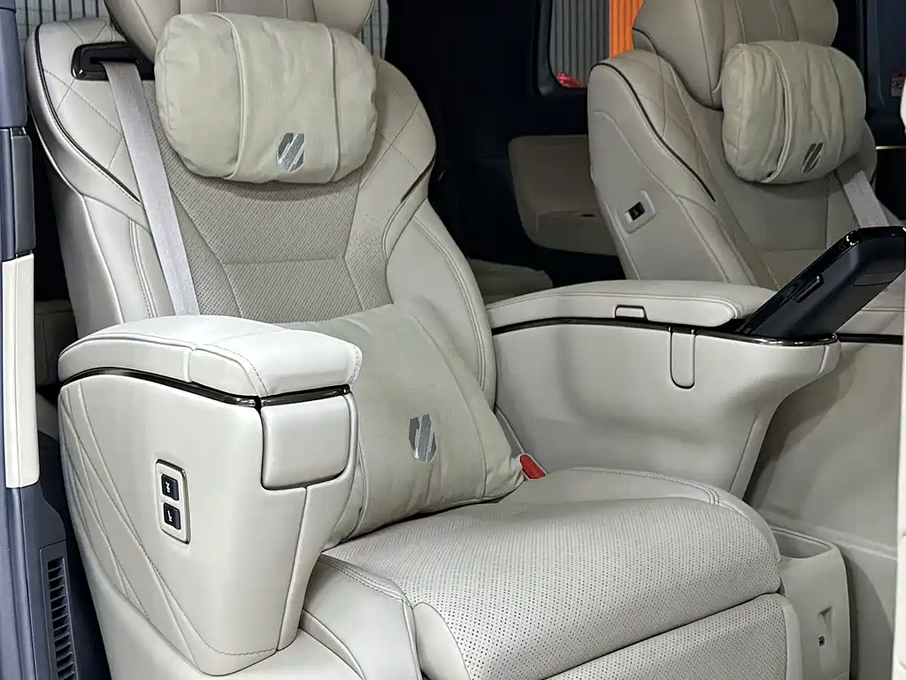 Toyota Alphard 2024 — фото 17
