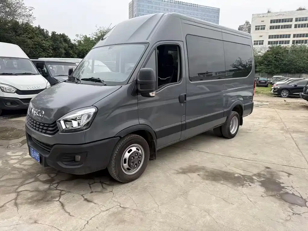 IVECO Ousheng 2024 — фото 5