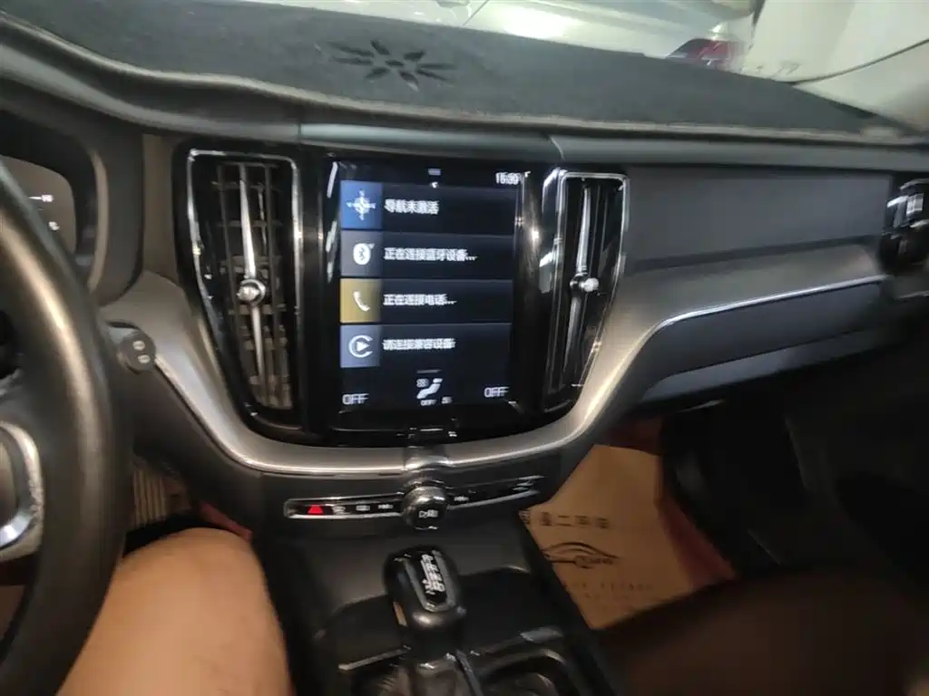 Volvo XC60 2020 — фото 13