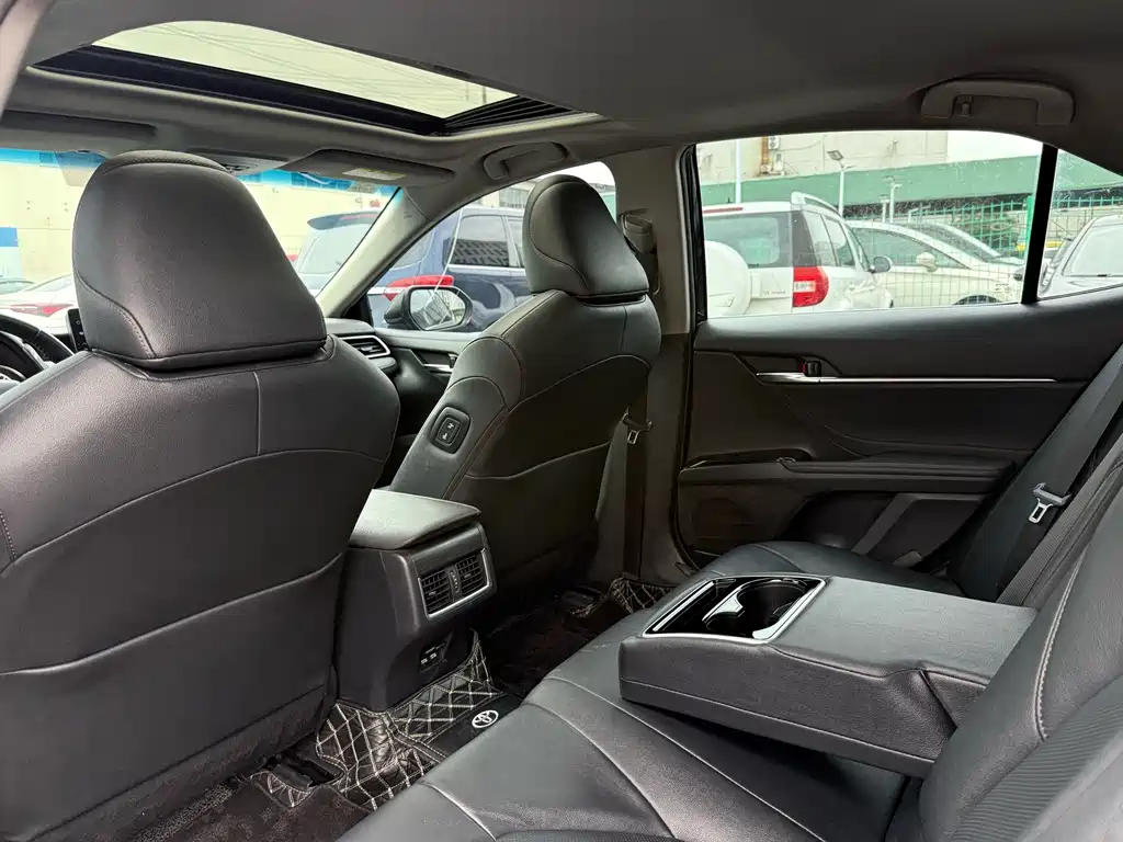 Toyota Camry 2022 — фото 17