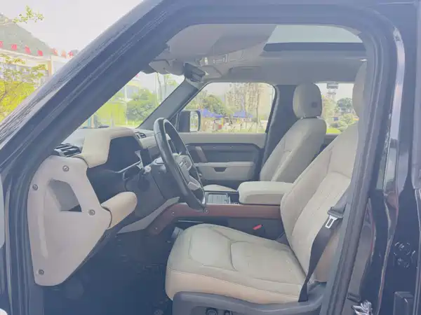 Land Rover Defender 2021
