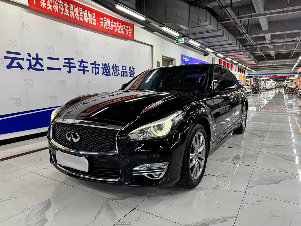 Infiniti Q70 2017 — фото 3
