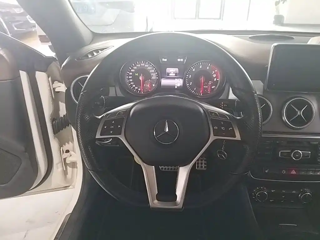 Mercedes-Benz CLA 2015 — фото 11