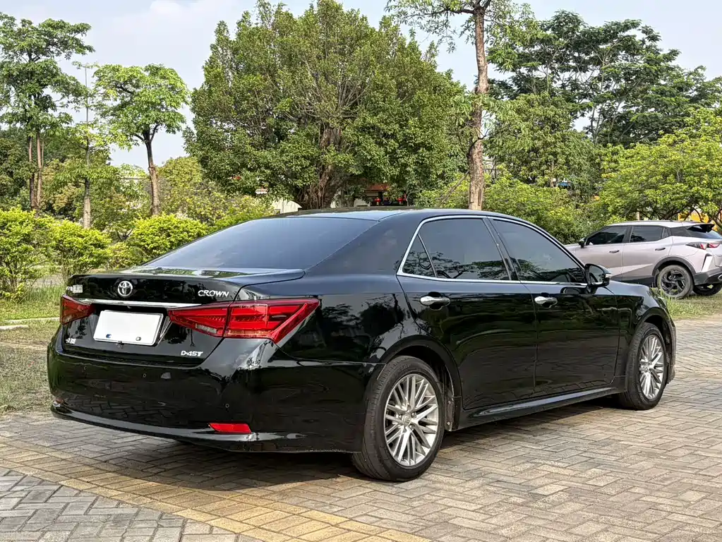Toyota Crown 2017 — фото 5