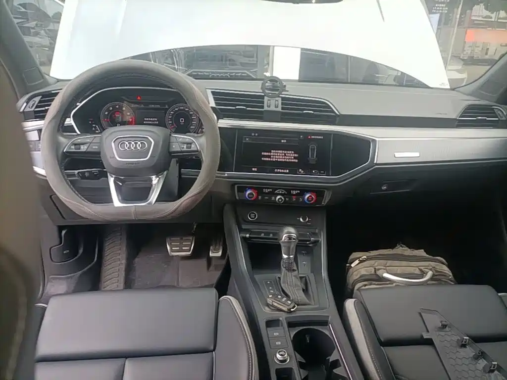 Audi Q3 2023 — фото 10