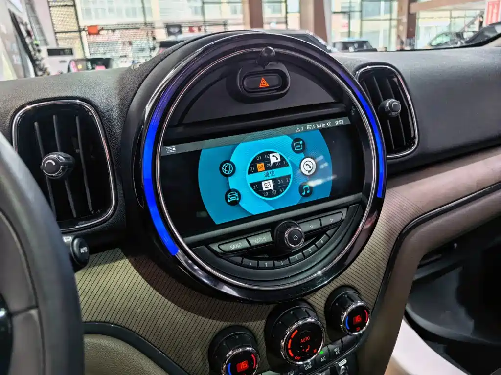 MINI Countryman 2019 — фото 10