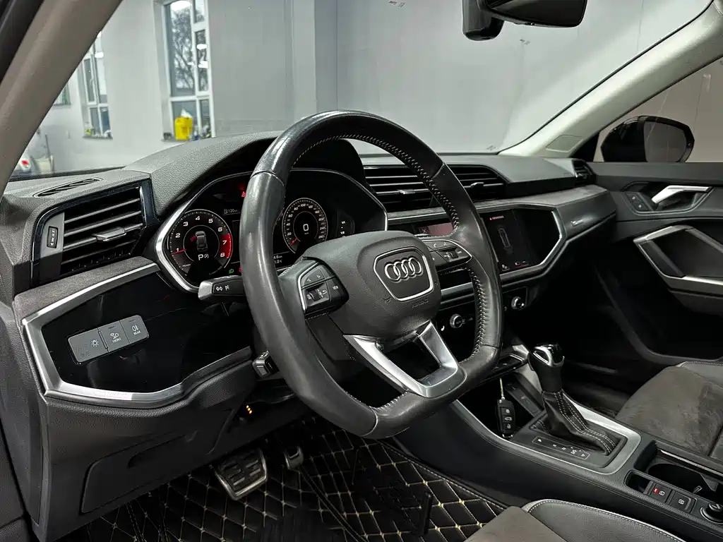 Audi Q3 2022 — фото 13