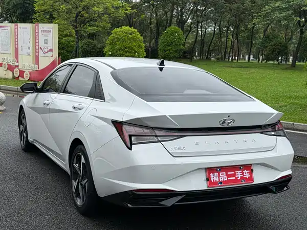 Hyundai Elantra 2022