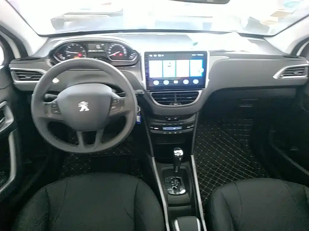 Peugeot 2008 2014 — фото 10