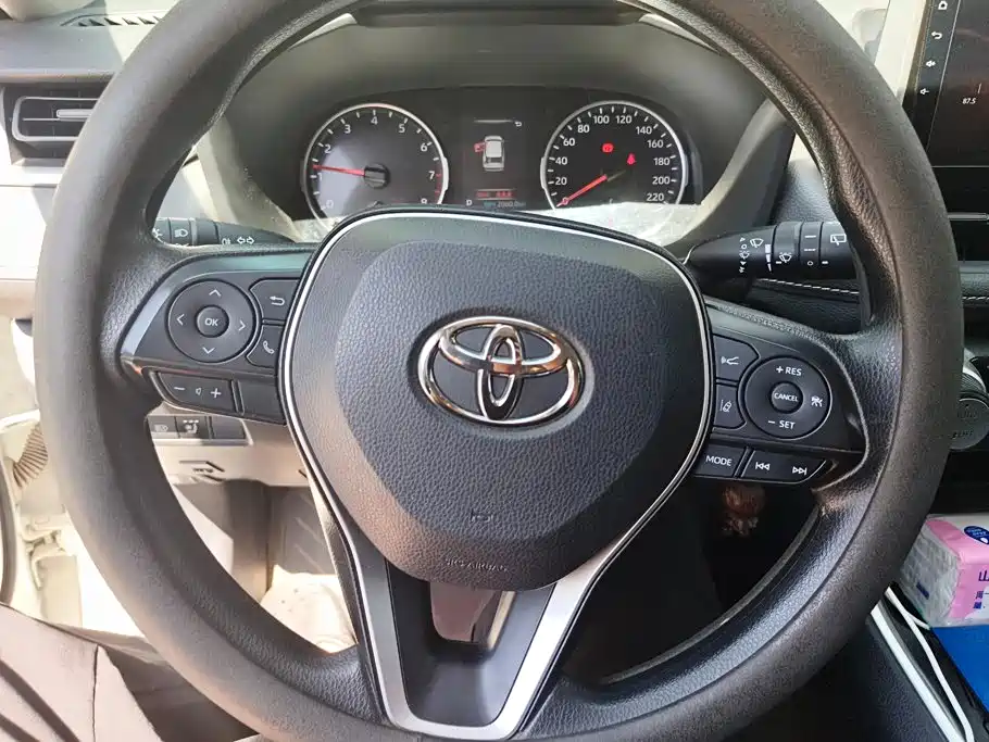 Toyota RAV4 2021 — фото 15