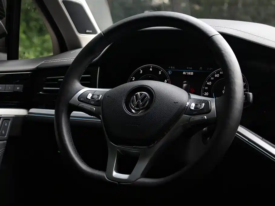 Volkswagen Touareg 2019 — фото 13