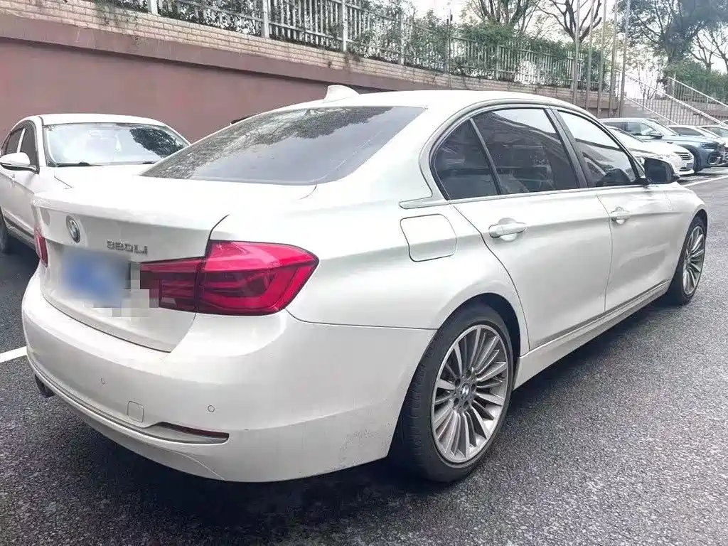 BMW 3 Series 2019 — фото 9