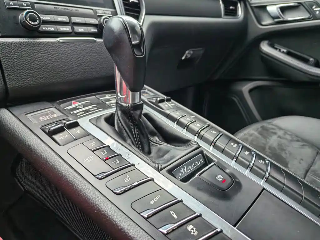 Porsche Macan 2018 — фото 21