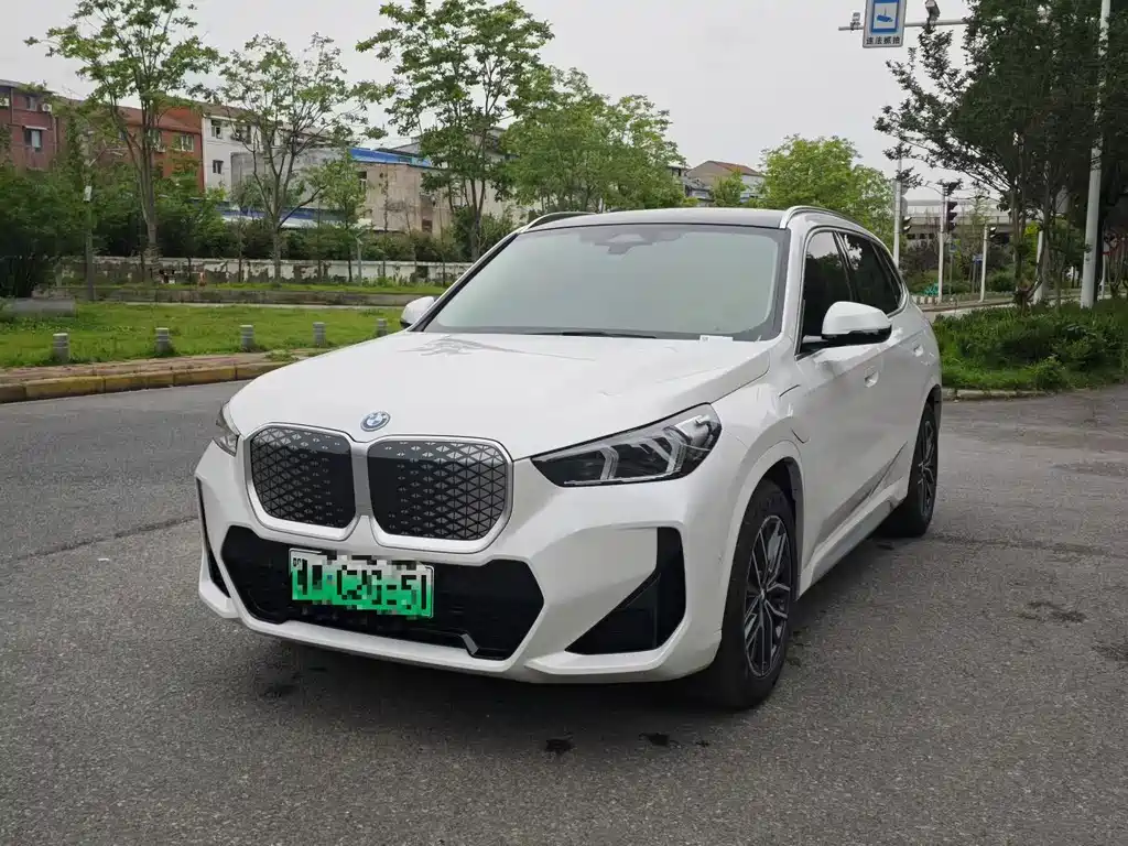 BMW iX1 2025