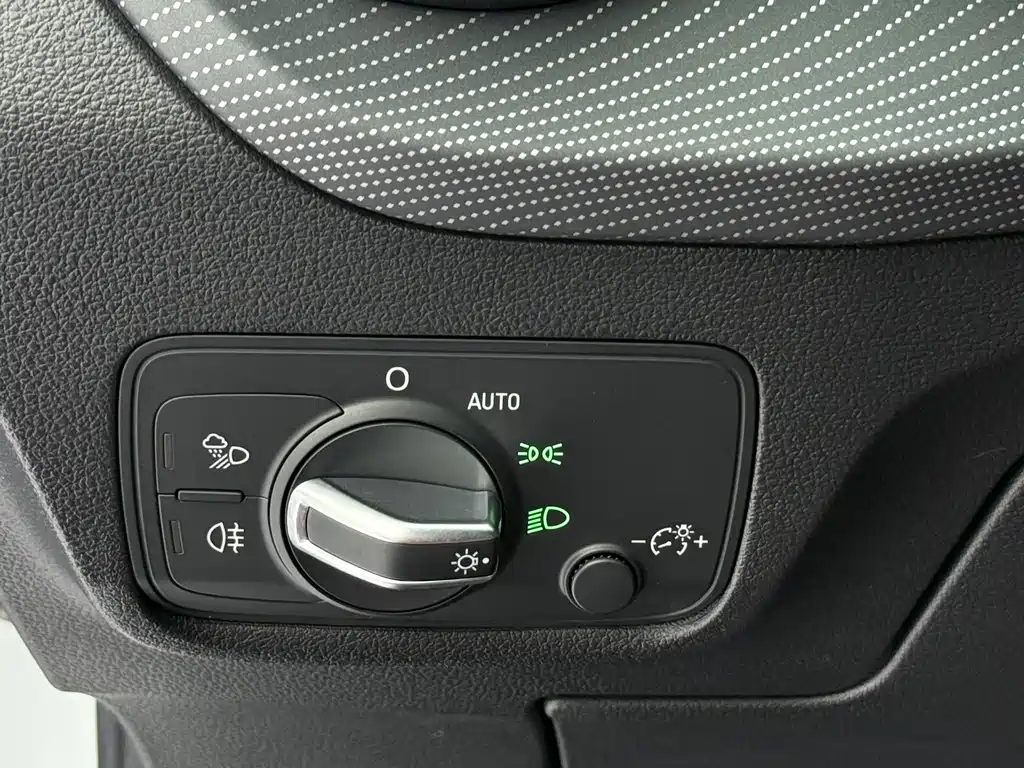 Audi Q2L 2021 — фото 19