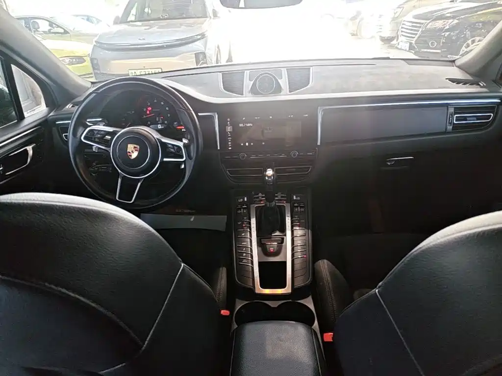 Porsche Macan 2019 — фото 10