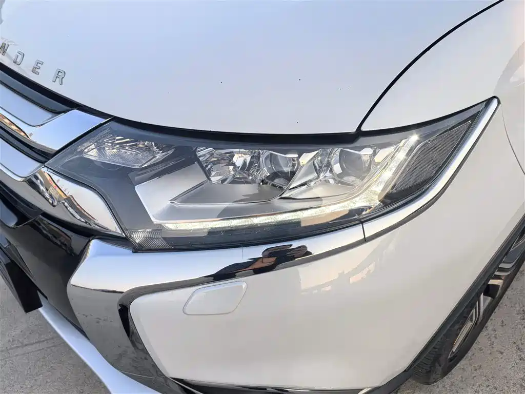 Mitsubishi Outlander 2017 — фото 14