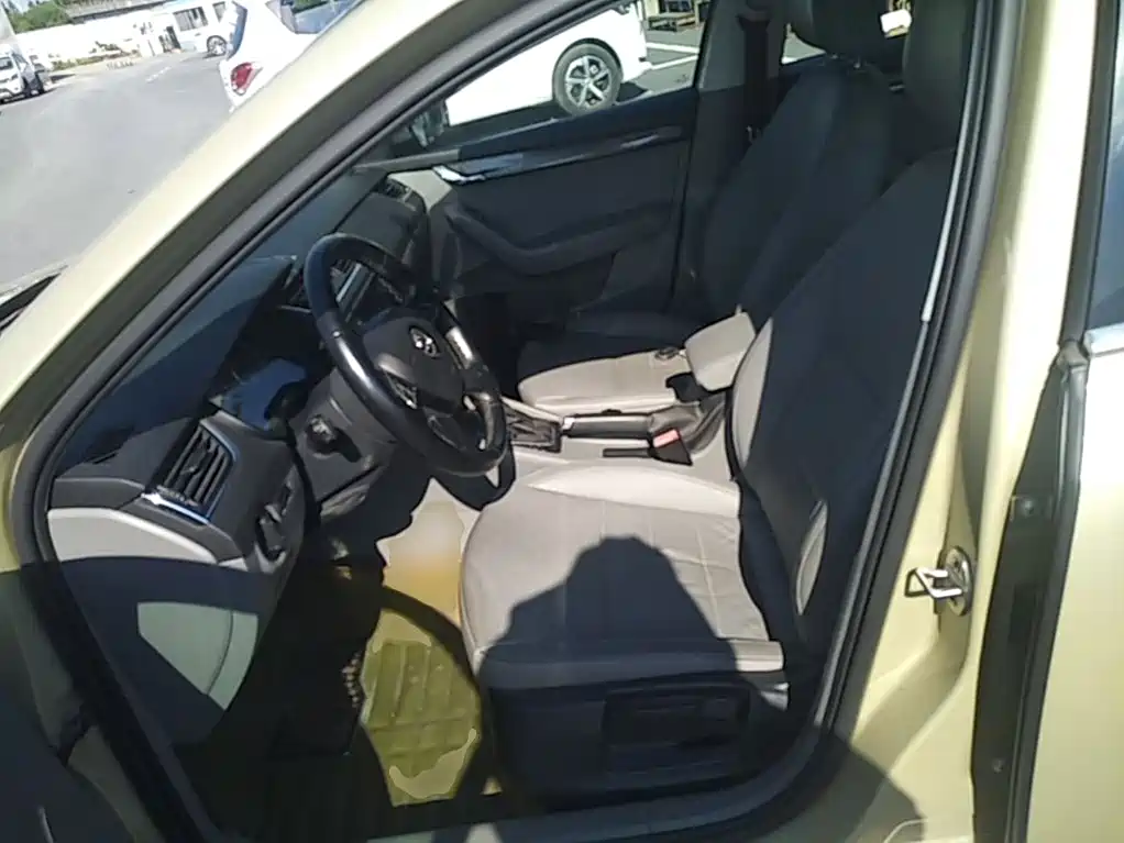 Skoda Octavia 2014 — фото 15