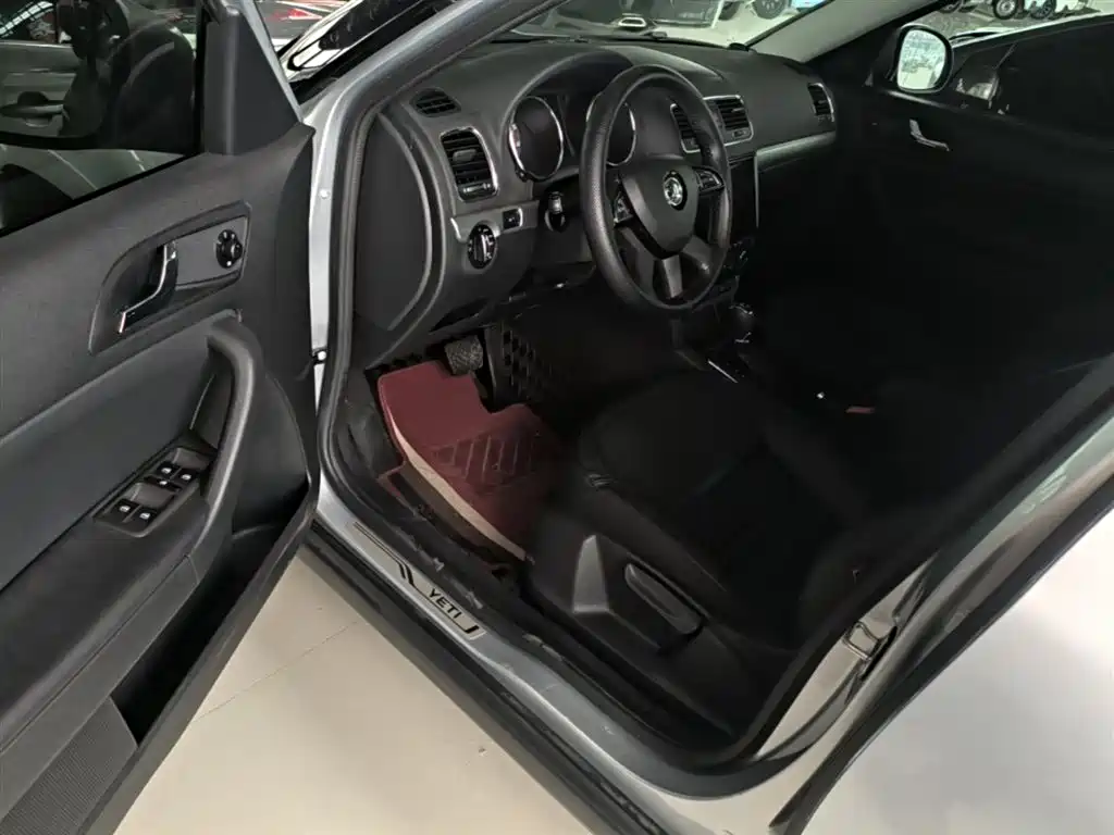 Skoda Yeti 2015 — фото 16