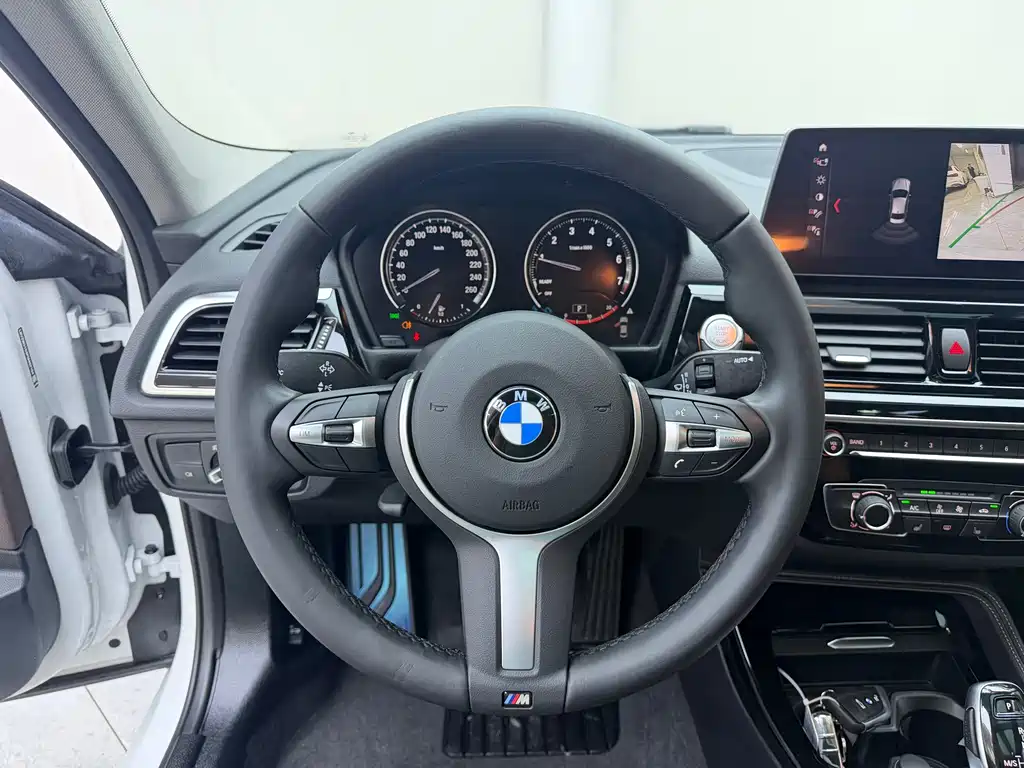 BMW 1 Series 2022 — фото 11