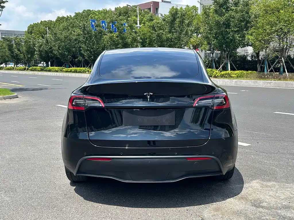 Tesla Model Y 2022 — фото 9