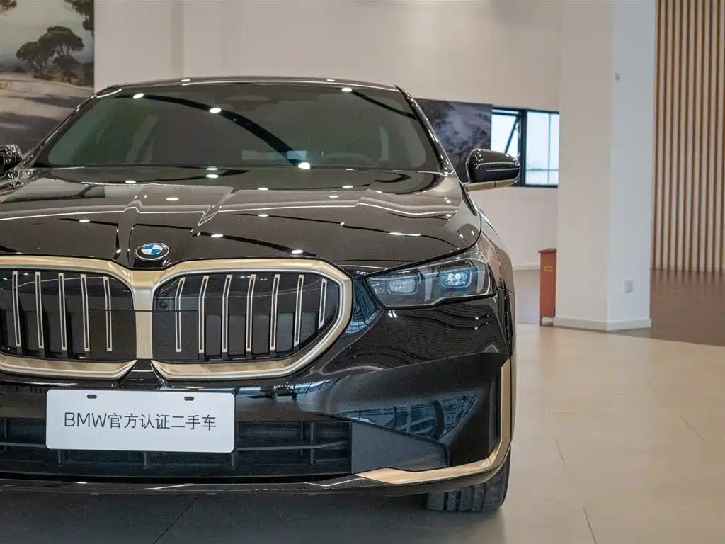 BMW 5 Series 2024 — фото 10