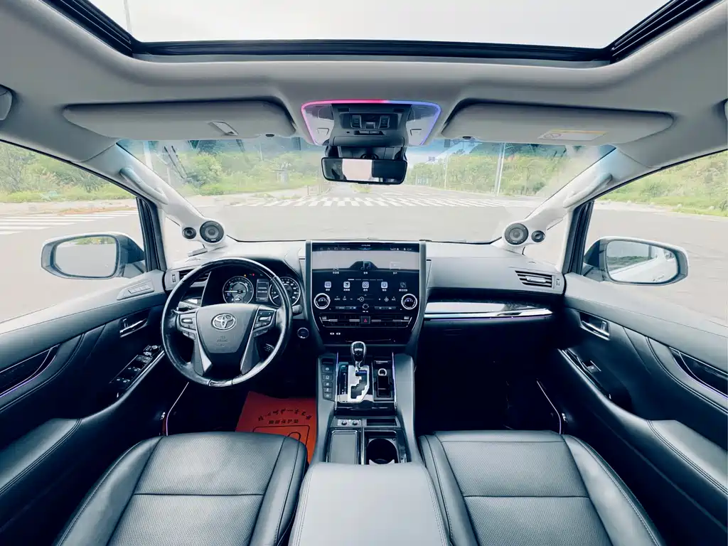 Toyota Vellfire 2020 — фото 10